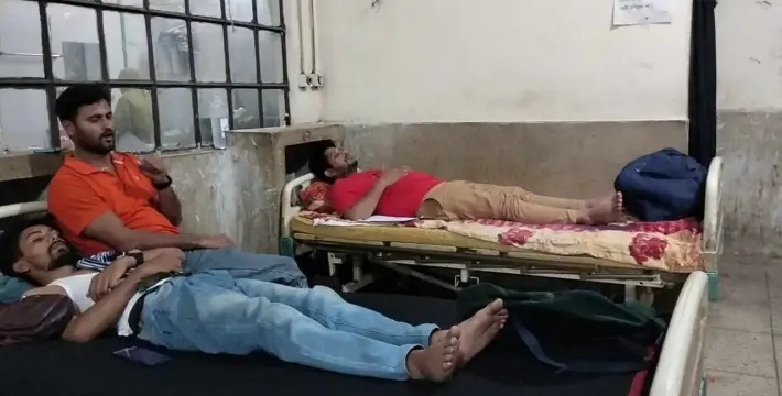 [রংপুরে নকলের ভিডিও করায় সাংবাদিদের ওপর হামলা, ক্যামেরা ভাঙচুর]