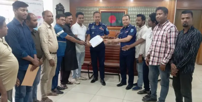 [সাংবাদিকদের নামে মিথ্যা মামলা প্রত্যাহার ও হুমকিদাতাদের গ্রেফতারের দাবি]