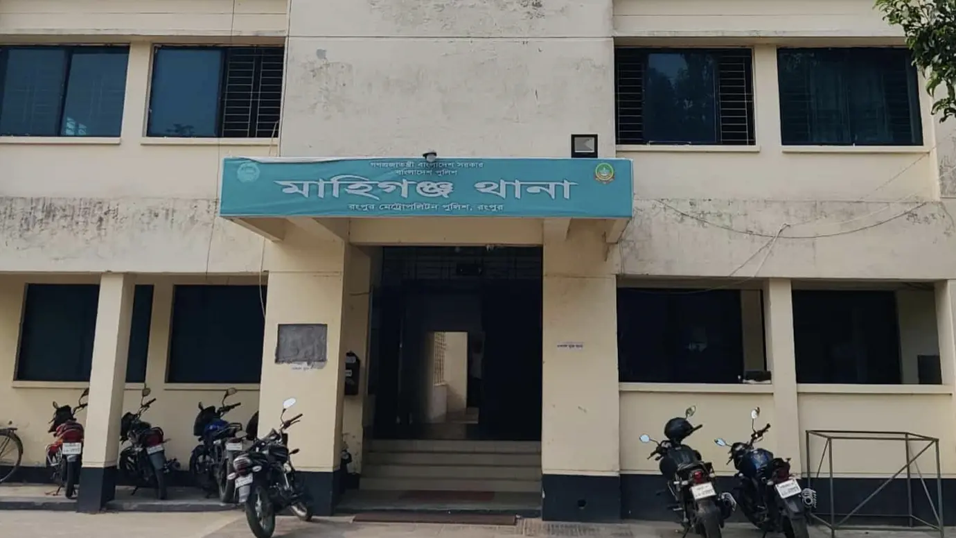 [পীরগাছায় পতিতাবৃত্তির মাধ্যমে জনবসতিপূর্ণ গ্রামের শৃংঙ্খলা নষ্টের অভিযোগ]
